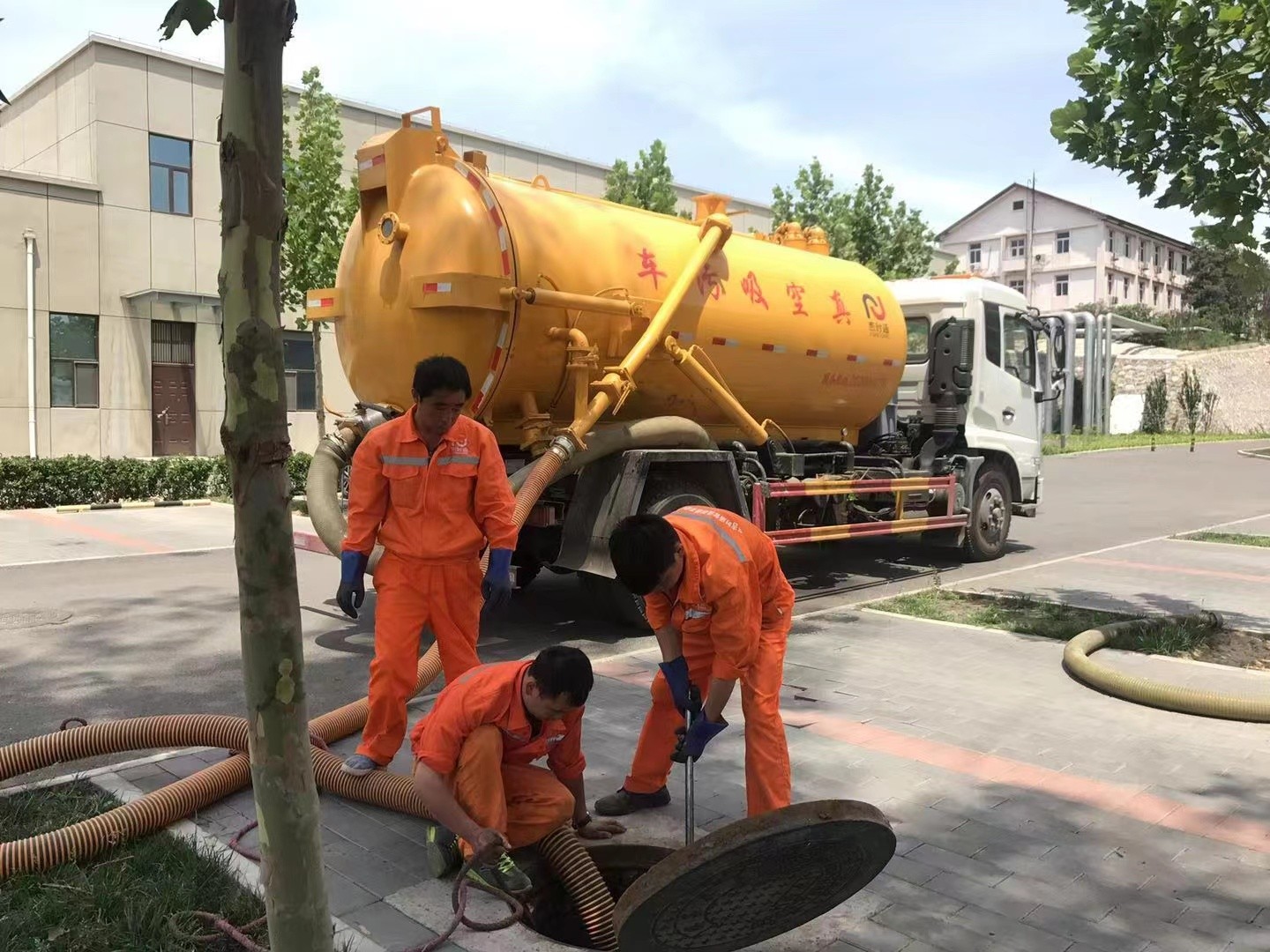海南化粪池清理与5-8吨吸粪车施工效率分析